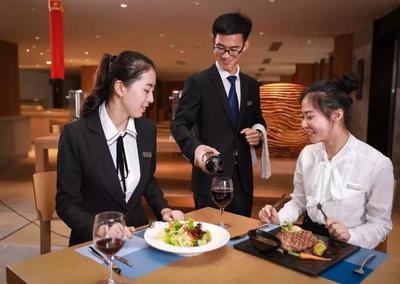 三亞中瑞酒店管理職業(yè)學(xué)院 舌尖上的專業(yè)——西餐工藝技術(shù)與酒店管理的完美融合