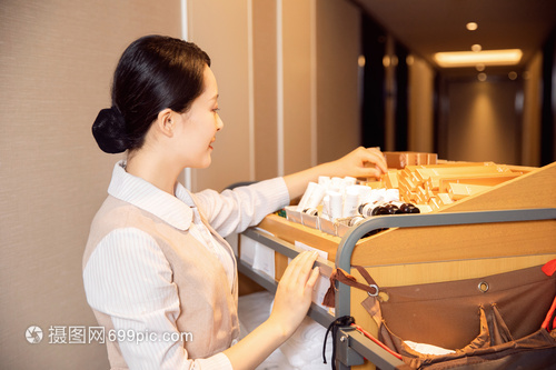 優(yōu)化酒店管理 高效整理與使用客房清潔推車(chē)